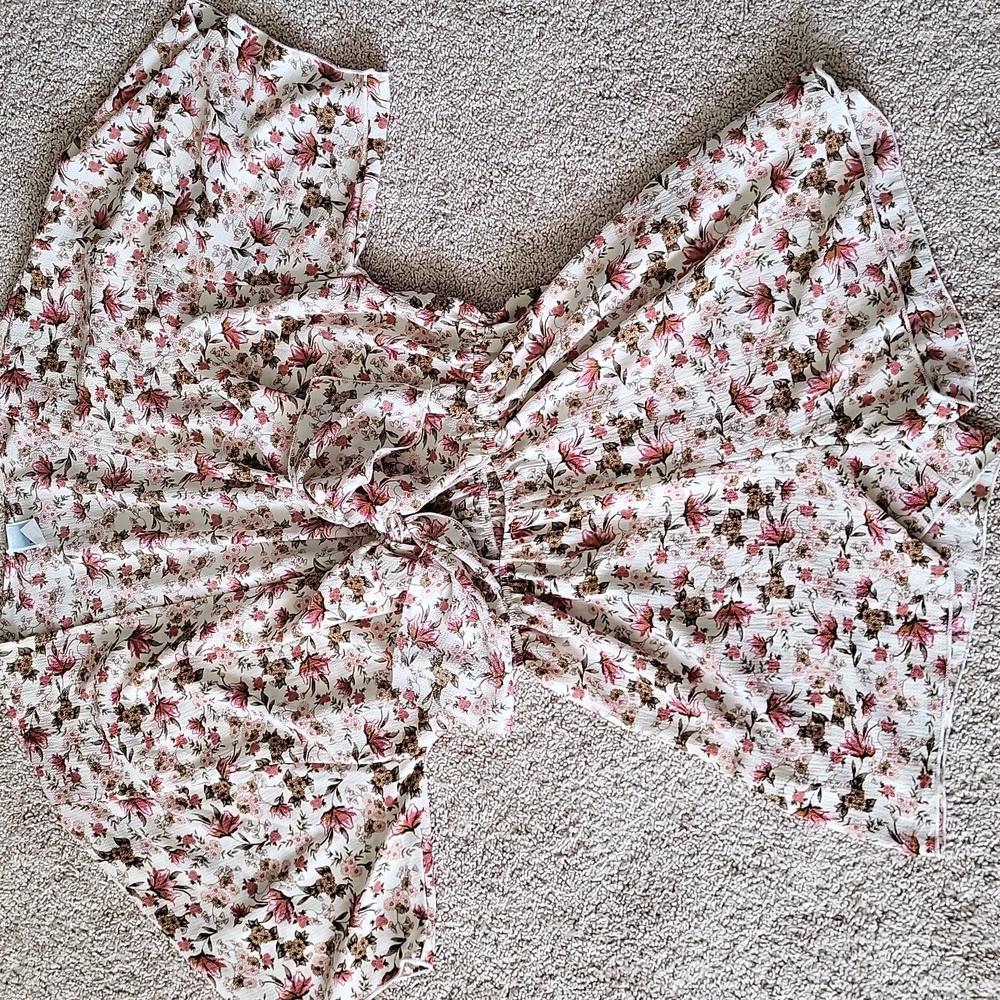 Short Sleeve Floral Tie Bust Romper